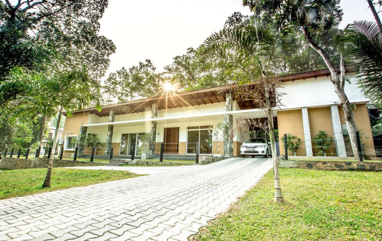Temple Pond Villa Colombo Piliyandala Kültér fotó